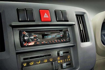 Head unit Isuzu New Traga